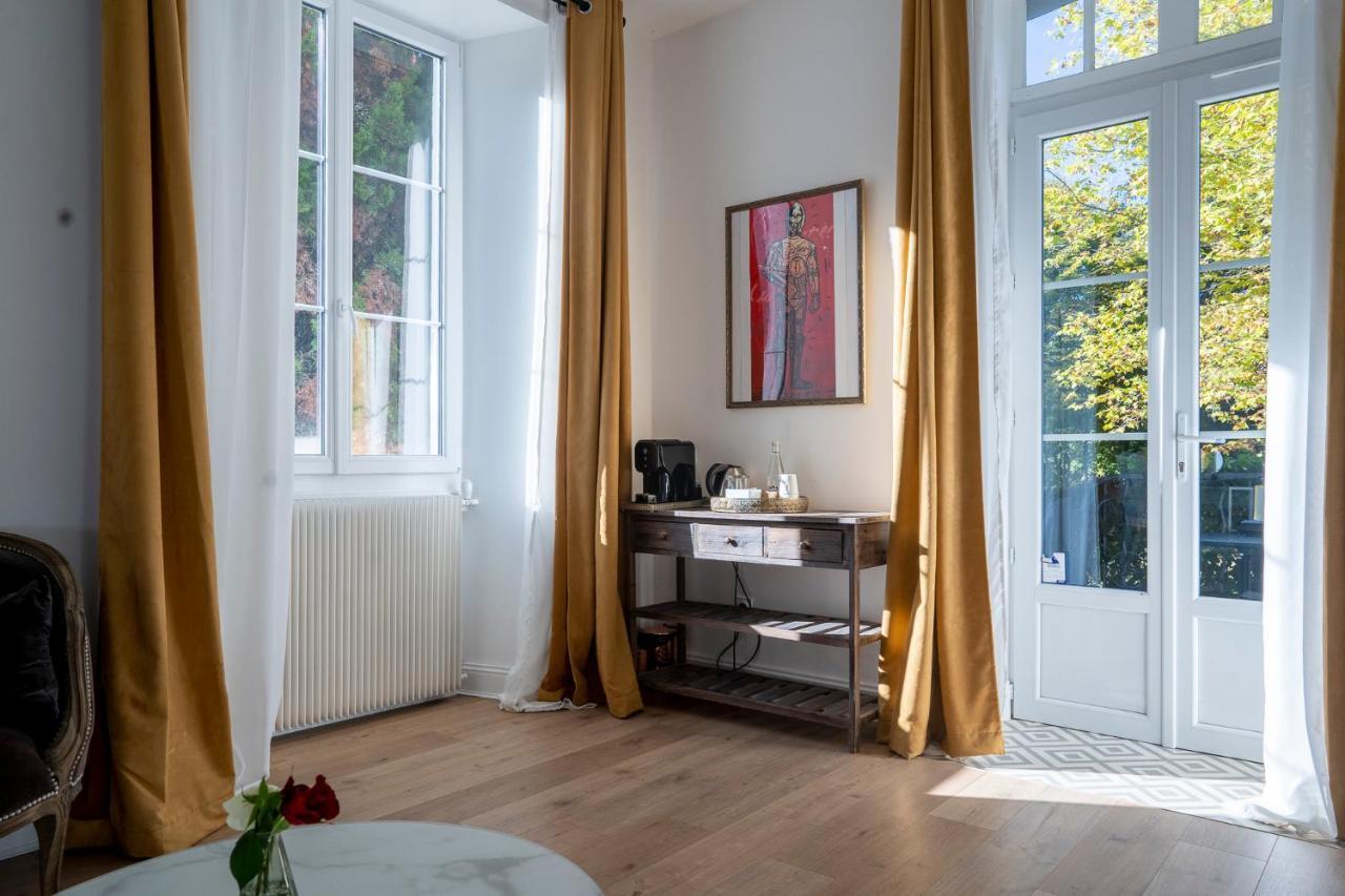 Chateau Des Ayes - Chambres & Suites Saint-Étienne-de-Saint-Geoirs Εξωτερικό φωτογραφία